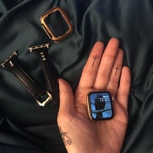 Series 5 40 mm rose gold Apple Watch. No cellular